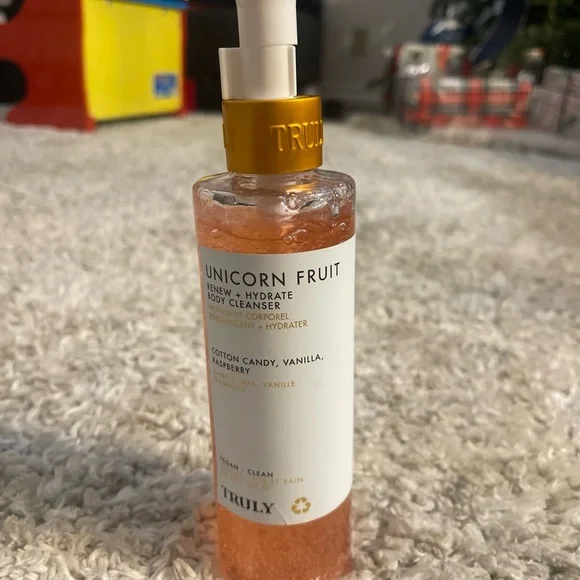 TRULY Unicorn Fruit Body Cleanser - Picture 2 of 4